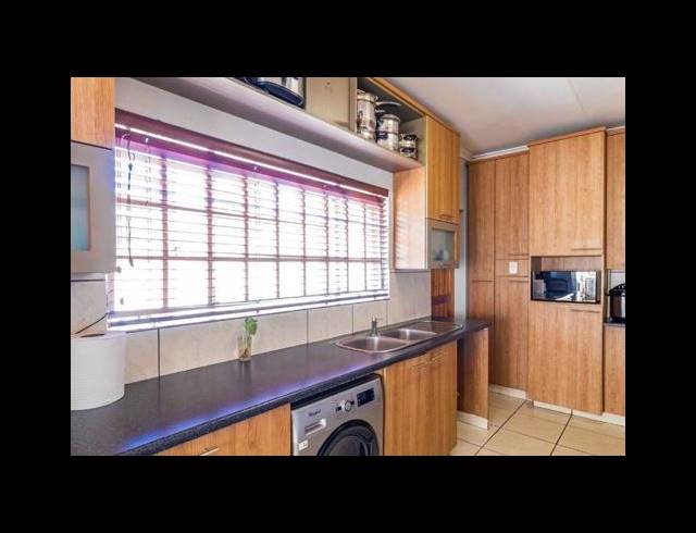 3 BEDROOM HOUSE FOR SALE IN KEMPTON PARK EXT 02